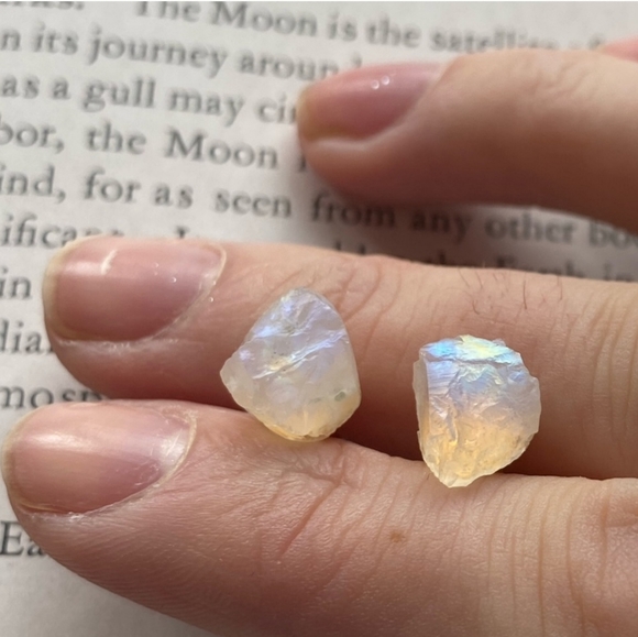 💋 2 for $20/ Raw Moonstone Gemstone Crystal Studs - Picture 2 of 9